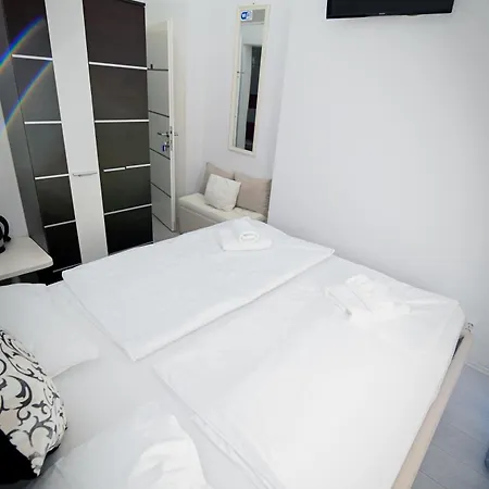 Old Town Whisper Daire *