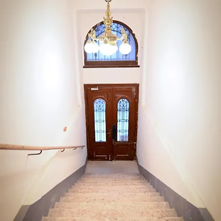 Old Town Whisper Daire *